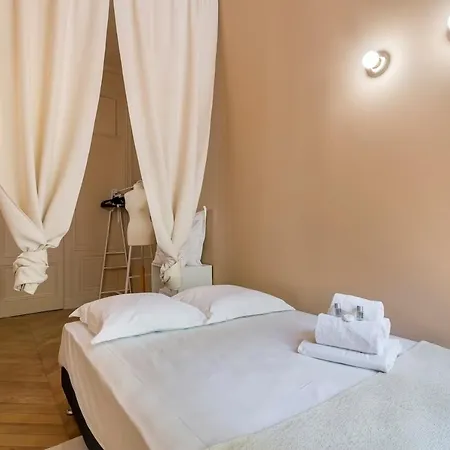 Hamac Suites - Pink - Ideal Couple